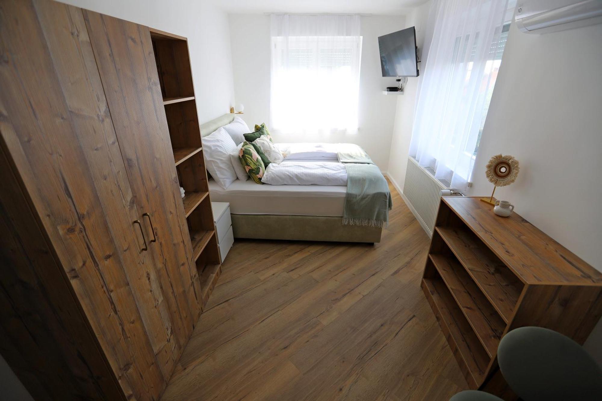 Natali Apartmanhaz เอ็กเกอร์ ภายนอก รูปภาพ